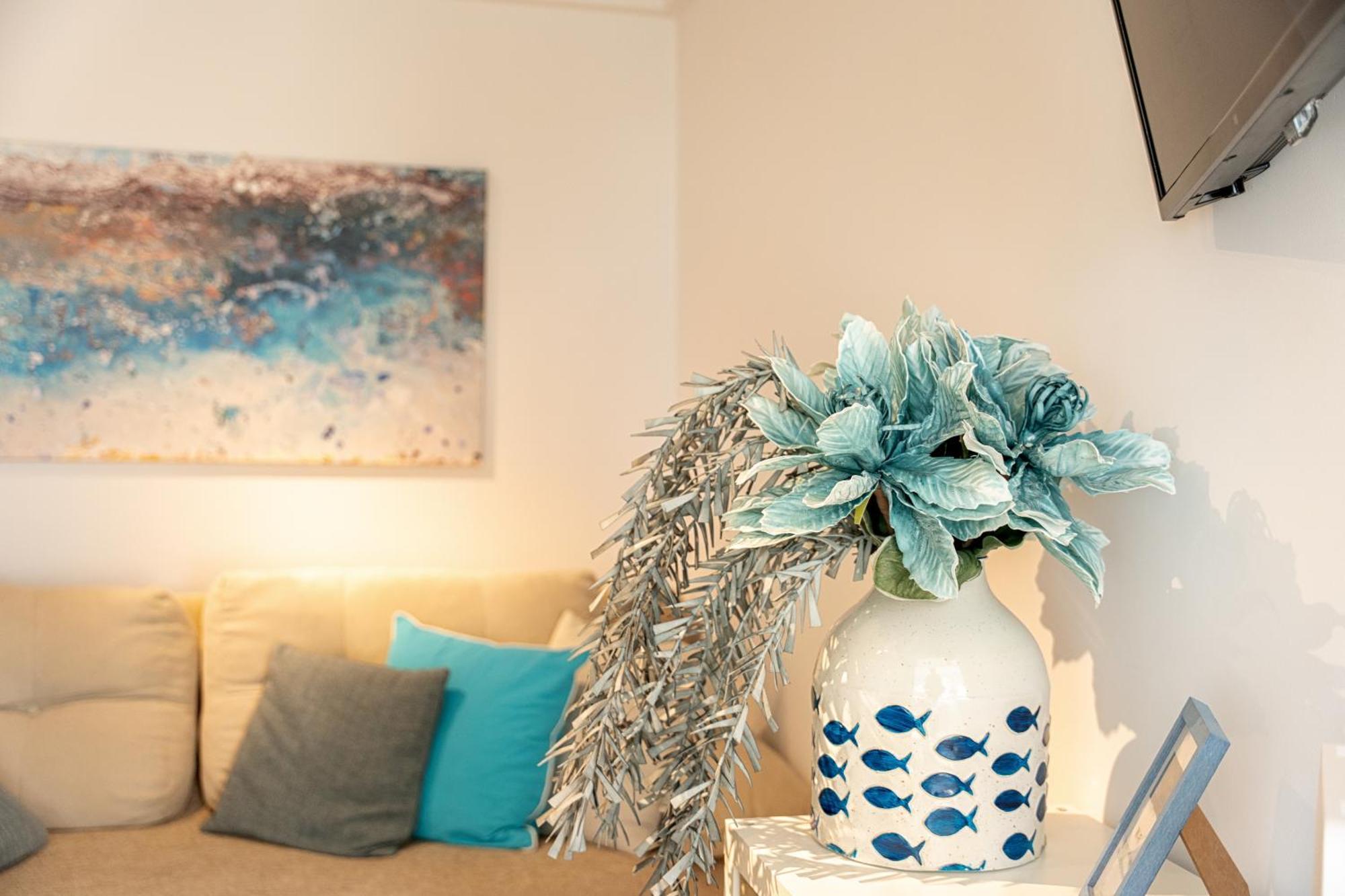 Blue & White Velvet 20M From The Beach Danilia Экстерьер фото